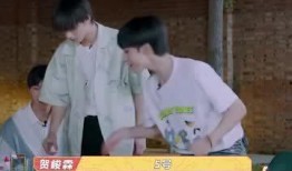 瓜地吃瓜马嘉祺,马嘉祺演绎夏日甜蜜时光