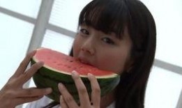 吃瓜 女孩,吃瓜女孩的甜蜜生活揭秘