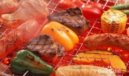 吃烧烤看瓜,夏日休闲新风尚