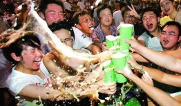 吃瓜群众啤酒人,从街头巷尾到世界舞台的味蕾之旅