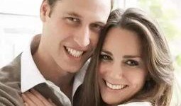 中年夫妻吃瓜,共享生活点滴，品味岁月静好