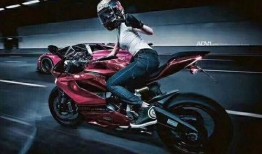 吃瓜杜卡迪冒汗,揭秘赛车场上的激情瞬间