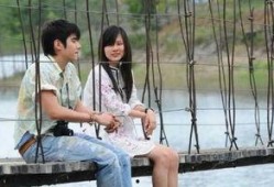 初恋那件小事吃瓜,甜蜜瓜田里的青春回忆