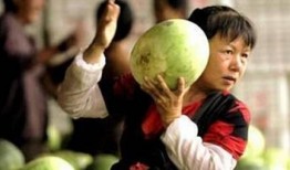 老来俏吃瓜,揭秘吃瓜群众的欢乐时光