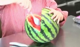 大脚吃瓜的视频,揭秘网红美食背后的故事