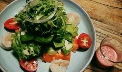 瓜大姐吃蔬菜沙拉,健康美味新体验