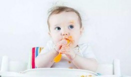 婴儿吃瓜的样子,宝宝吃瓜的可爱瞬间