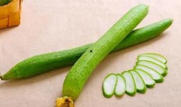 婴儿吃瓜的样子,宝宝吃瓜的可爱瞬间