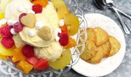 畅越冰激凌吃瓜,夏日清凉新潮流