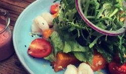 瓜大姐吃蔬菜沙拉,健康美味新体验