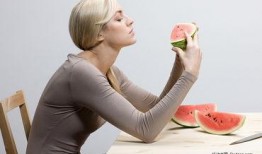 吃瓜美女打架图片