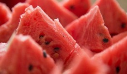 晚上吃瓜想吐,揭秘晚间吃瓜的奇妙体验