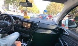 副驾驶吃瓜视角