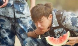 明星吃瓜过程图片